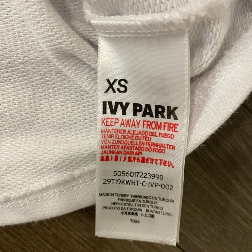 IVY PARK White Tee with Black Logo Tag - Picture 6 of 7